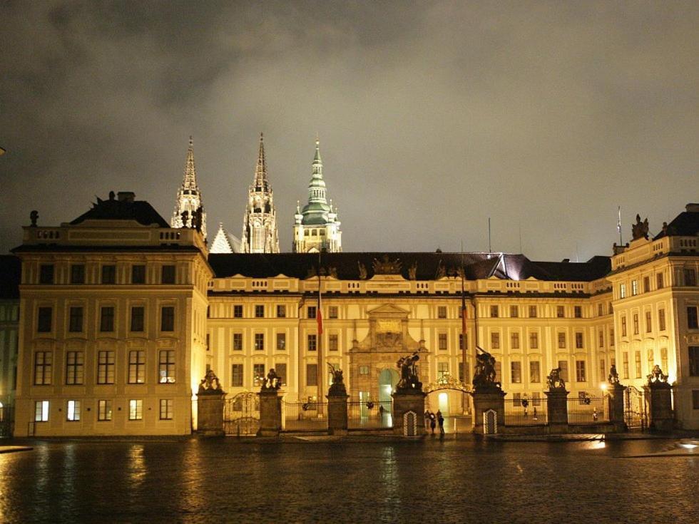 The Bookhouse, 5-Bedroom Residence By Prague Castle Екстериор снимка
