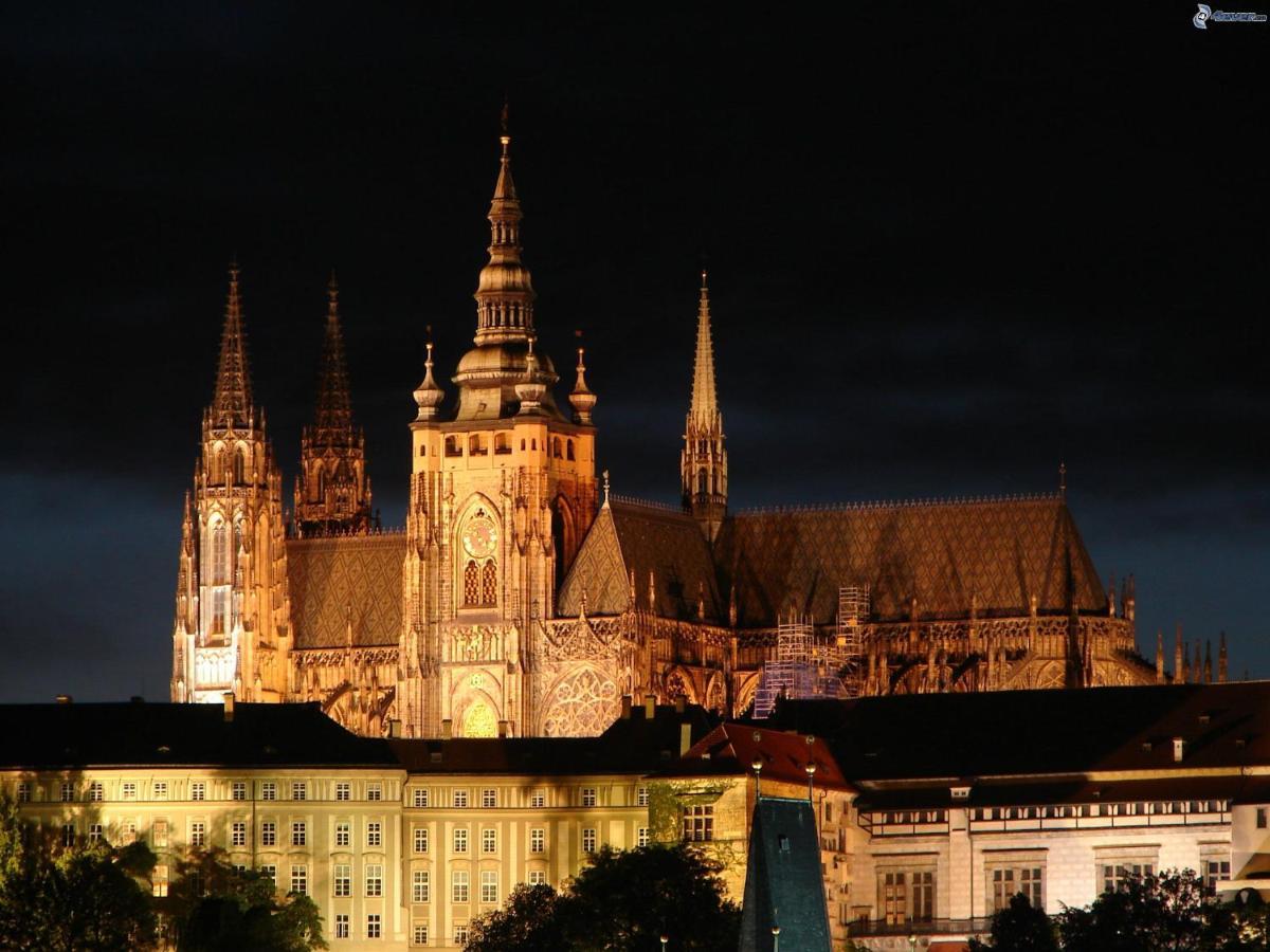 The Bookhouse, 5-Bedroom Residence By Prague Castle Екстериор снимка