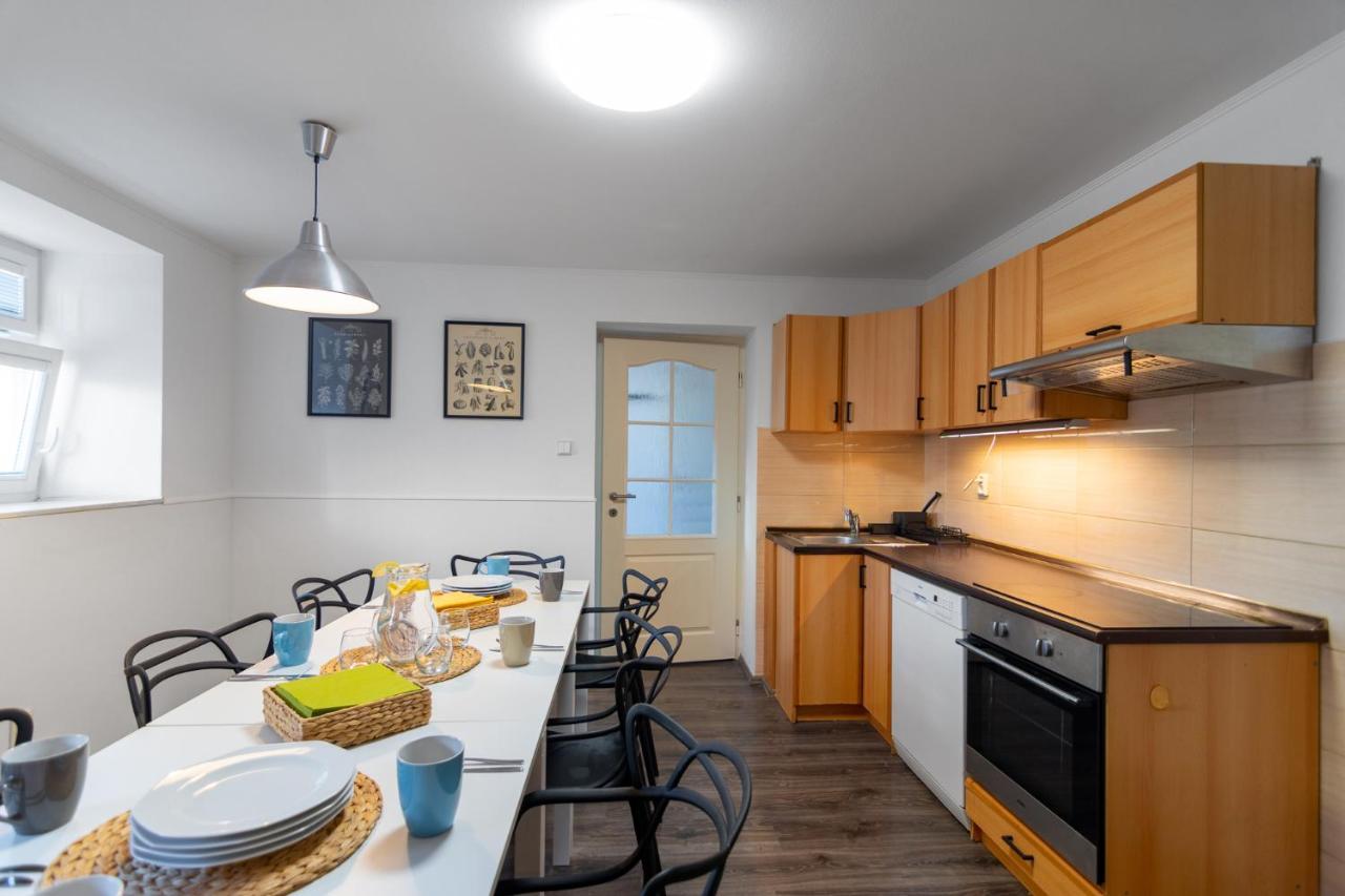 The Bookhouse, 5-Bedroom Residence By Prague Castle Екстериор снимка