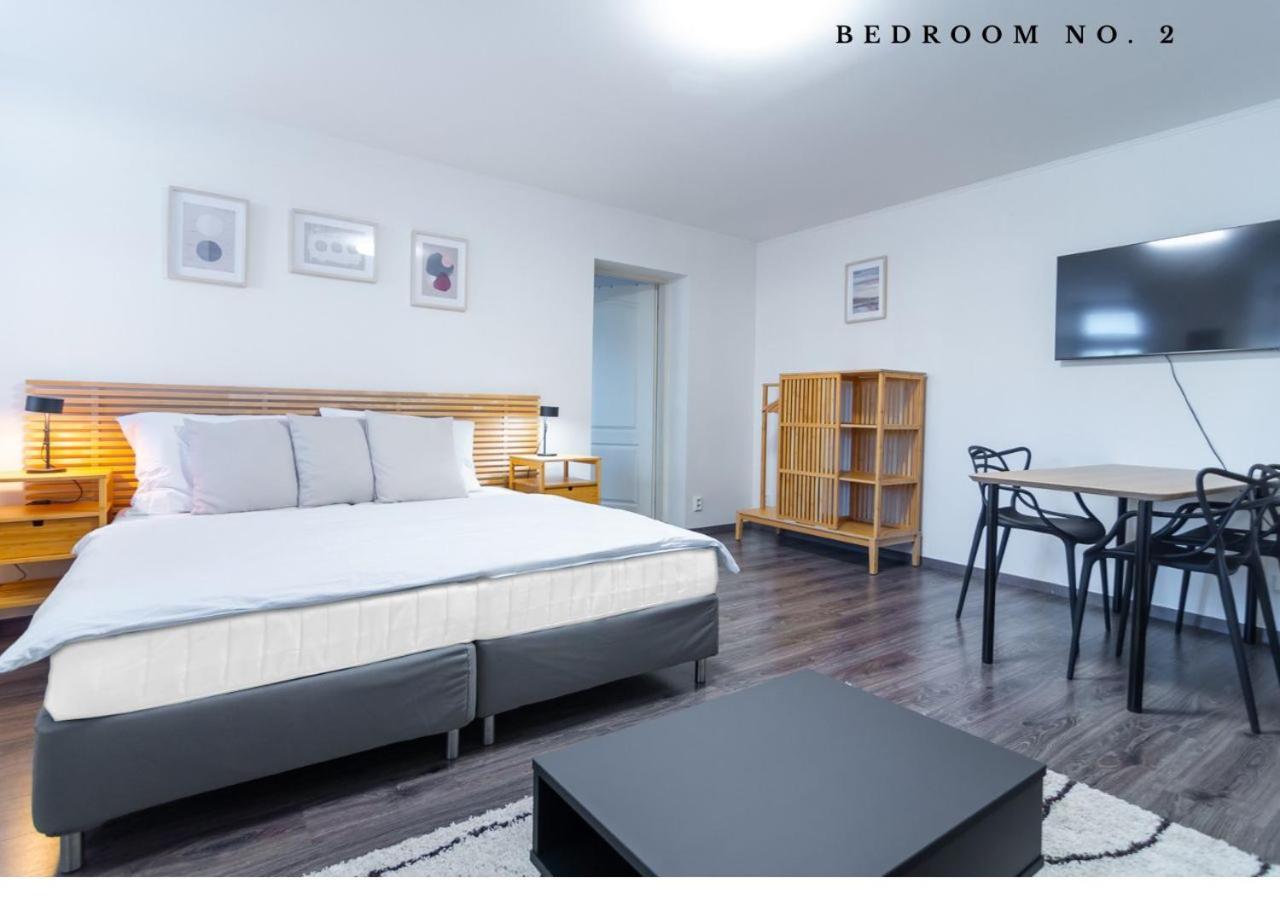The Bookhouse, 5-Bedroom Residence By Prague Castle Екстериор снимка