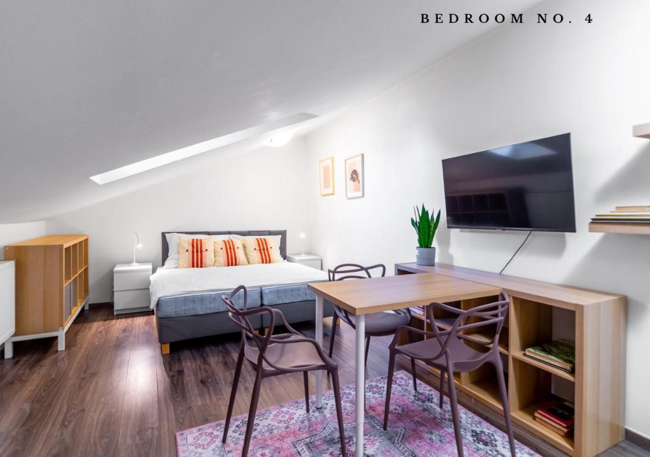 The Bookhouse, 5-Bedroom Residence By Prague Castle Екстериор снимка
